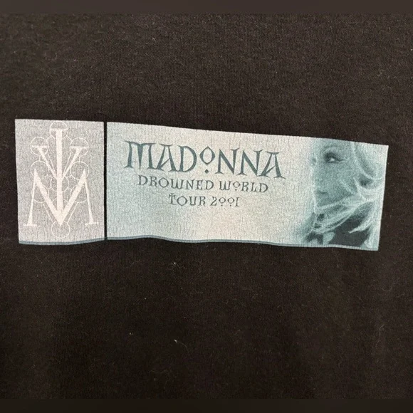 Vintage Madonna 2001 Drowned World Tour concert tee - SHRUNKEN FIT - Picture 2 of 10